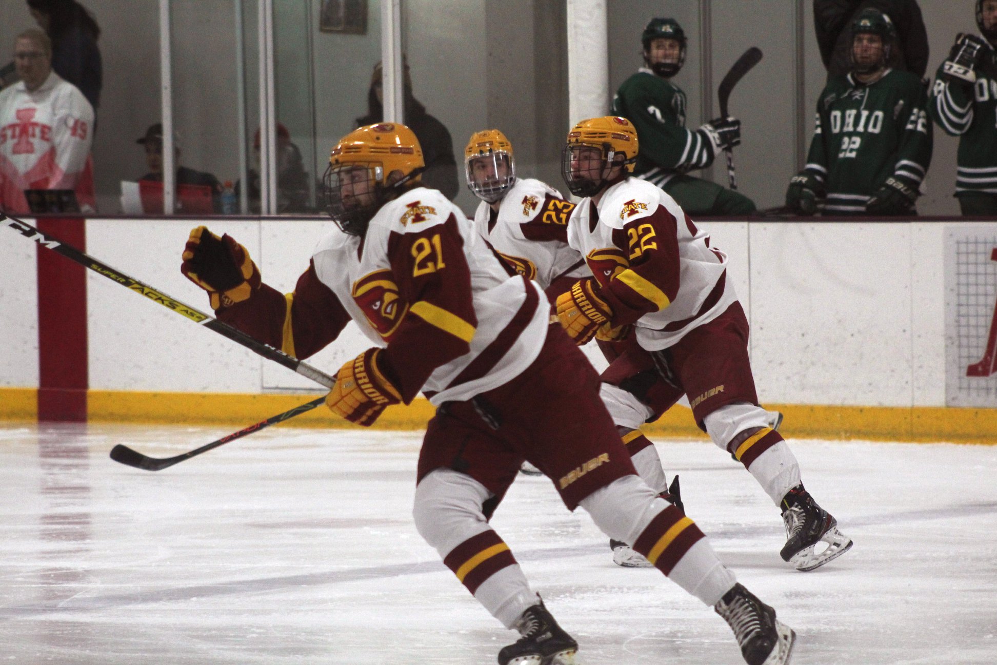 Men's Hockey Club overcomes final obstacles to return from suspension –  Iowa State Daily